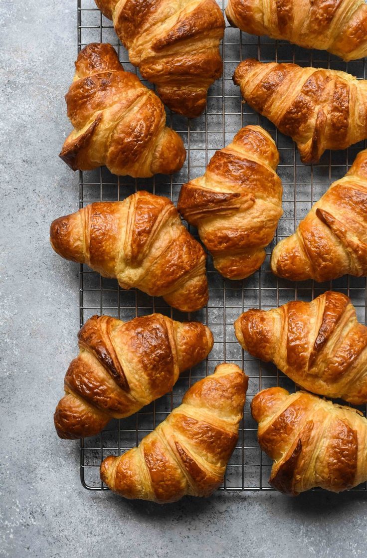 Dozen croissants cooling off on tray